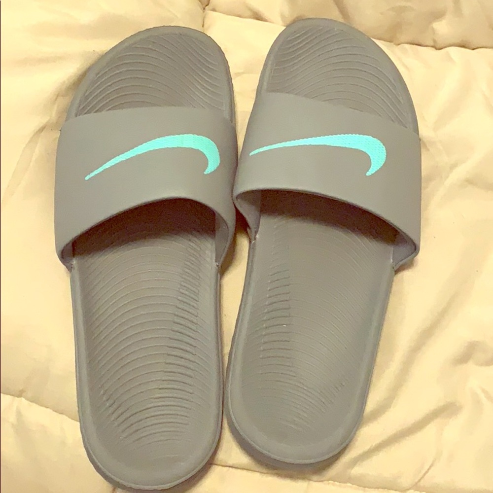 Flip flops.